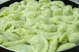 夏天要多吃三鲜水饺，配菜调馅教会你，清香爽口不油腻，皮软馅香视频封面