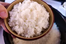 煮米饭时，牢记这些小技巧，米饭香滑软糯，粒粒分明，好吃不粘锅