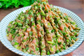 调韭菜猪肉饺子馅，牢记“加一样两不放”的诀窍，鲜嫩多汁不腥柴