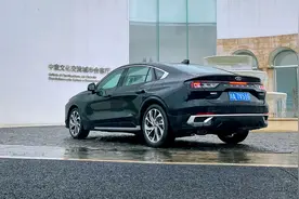 试驾全新蒙迪欧，做最“好玩”的B级车？视频封面