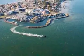 一块工作，一块生活，这叫爱情。视频封面