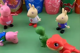 《小猪佩奇》下雨了, 不能出去玩耍, 佩奇很不高兴视频封面