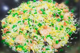 厨师长分享饭店高大上蛋炒饭做法，米饭粒粒不粘连，裹满鸡蛋丝视频封面