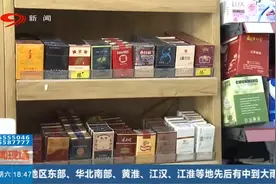 男子买桶泡面还“顺手牵羊”监控拍下全过程视频封面