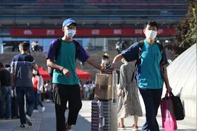 千万别让我妈看见！北京大学2020级本科新生报到：最小仅15岁视频封面