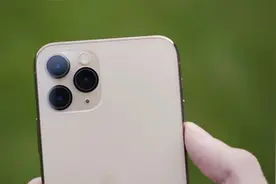 为什么iPhone有3个摄像头？看完涨知识了视频封面