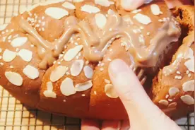 如何用填充食谱，制作非常美味的巧克力奶油蛋卷，好吃不无添加视频封面