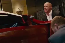 速度与激情：唐老大驾驶莱肯超跑上演空中飞人，穿越3座大楼视频封面