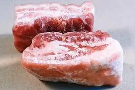 解冻肉时，最忌热水泡，大厨教你一招，只需几分钟全化开！视频封面