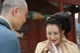 才女捉弄和尚，出上联“面对面吃面”，和尚巧答下联，才女羞红脸视频封面
