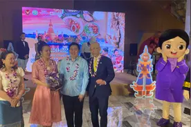 泰国“春节”宋干节来啦！驻华大使与夫人“逛庙会”视频封面