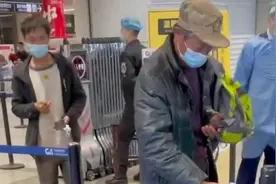 机场“尘土父子”背后：老大生前放弃结婚，靠加班给兄弟攒下婚房视频封面