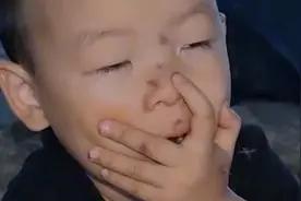 3岁男童发“O”音竟成蚊子召唤术，引470万人围观，网友揭秘原因视频封面