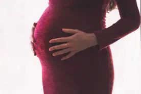 孕期时，孕妇在三方面懒一些，也许胎儿发育会更好视频封面