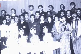 1960年成立11年的新中国，第一次通过电视向东欧各国发表新年贺词视频封面