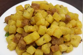 土豆不要炒土豆丝了，教你做一道风味孜然土豆粒，酥香软糯很解馋