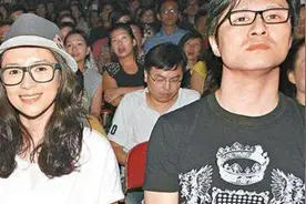 章子怡近照被曝光，驼背弯腰面色蜡黄，网友：汪峰对你做了啥视频封面
