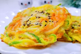 3种蔬菜5分钟，做全家人都喜欢的早餐煎饼，低脂低卡，吃饱也不胖视频封面
