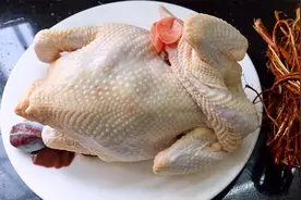 一只鸡3斤多，这做法，一开盖香飘2条街，客家人吃不腻的手撕焗鸡视频封面