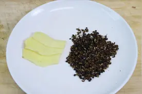 关节受寒疼痛，2款食材煮水泡脚，驱寒除湿，腿脚更健康！