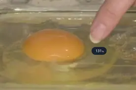 蛋黄结块的鸡蛋还能吃吗？鸡蛋到底应该怎么挑？视频封面