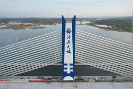 河谷大桥全景 俯视谷城高铁站视频封面