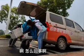 小牛电动车卖这么贵，黄喂喂在半路上爆胎了，看看售后的服务如何视频封面