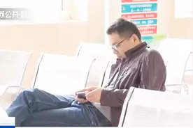 淮安：关灯玩手机致左眼短暂失明，男子用眼过度突发“眼中风”视频封面