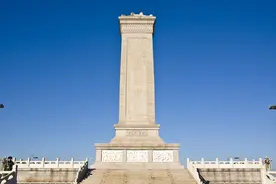 300吨人民英雄纪念碑原石，从青岛运到北京，为什么只剩60吨了？视频封面