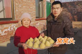 老妈做棒子面窝窝头，阿远切驴肉和焖子搭配来吃，老爸：忆苦思甜视频封面