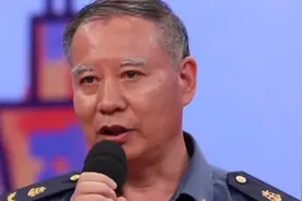 物业收取停车管理费，到底合不合理，相关部门做出解释丨向前一步视频封面