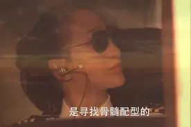 农村人第一次坐飞机不敢点餐，空姐下秒做法太暖心了！视频封面