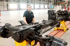 揭秘太脱拉中央脊骨管车架，独有的内八字秘密就在这里