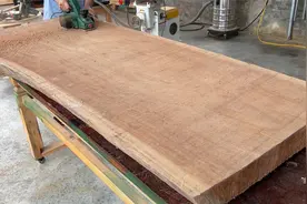 用实木块制作巨大餐桌的迷人过程