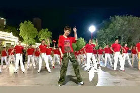 团队版广场舞《老娘驾到》都给我边上靠一靠，霸气好看视频封面