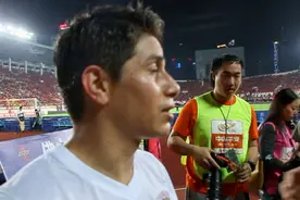 当年孔卡加盟上港之后首次回到天河体育中心，赛后谢场视频封面