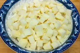 土豆丁这样做真好吃，开胃下饭，做法简单，比红烧肉还好吃