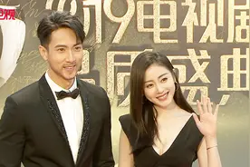 剧耀东方：张天爱和王丽坤撞脸？张天爱称相见恨晚吴尊大赞都优秀视频封面