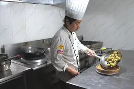 原来素炸丸子这么简单，厨师长教你几招，圆嫩干香，吃多了也不腻视频封面