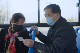 视频丨全国各地60周岁以上老年人刷身份证可免费乘坐泰城公交车视频封面