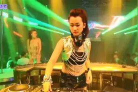 酒吧热门中文DJ劲爆舞曲《我被青春撞了一下腰》DJ版，网络热歌视频封面