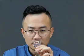 白酒测评：酱香型白酒，普通茅台王子酒对比茅台金王子视频封面