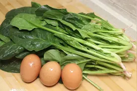 菠菜炒鸡蛋，简单一做真好吃，颜色翠绿，营养丰富，出锅家人喜欢视频封面