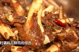 特色美食制作过程，看农家大厨如何烹饪牛肉？视频封面