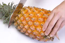 今天才知道，菠萝还可以这样切，不削皮不挖眼，真的太省事了