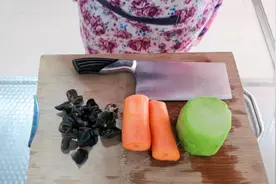 胡萝卜和青萝卜放到一块做菜是什么样呢？👈👈视频封面