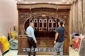 壕横！仙作百万级千工拔步床丢杂物间，无人问津视频封面