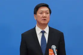 体育总局局长谈振兴男子三大球：目前皆不如意，男足更是一路下滑视频封面
