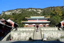 武当山成最壕名山！门票不贵却年收入超50亿，一个景点收一次费？视频封面