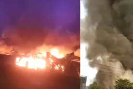 广东东莞一厂房凌晨突发大火，现场火光冲天，官方通报火灾情况视频封面